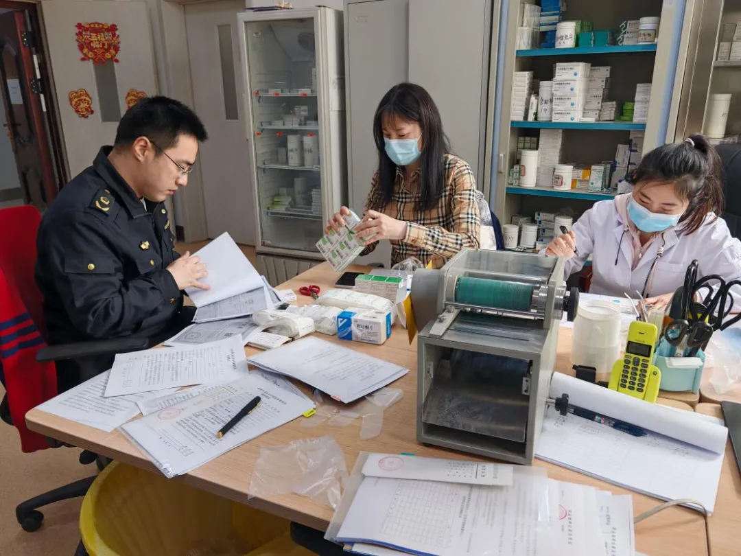 【市场监管】精准抽检:区市场监管局筑牢群众用药安全防线