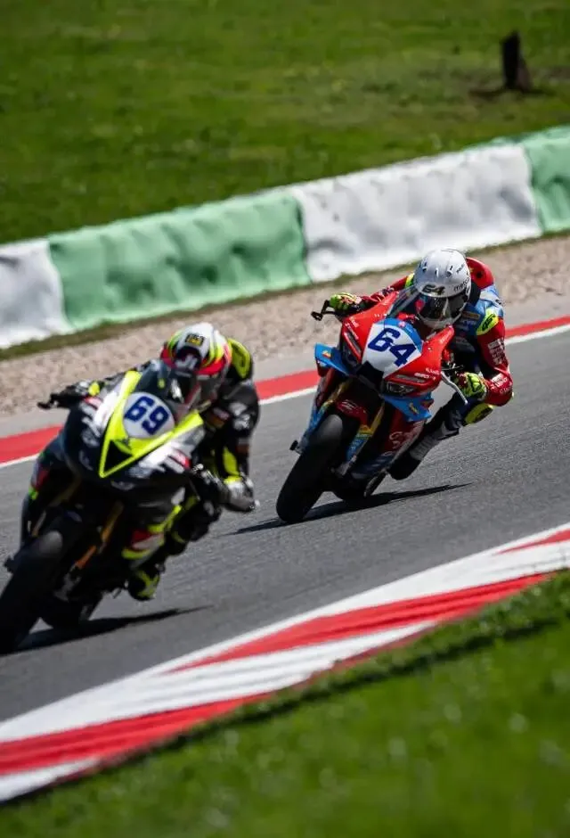 营销费不足10万却刷屏全网?张雪机车的爆品密码简直太好懂!