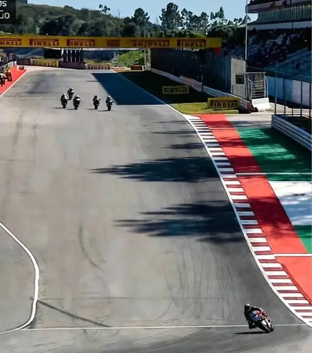 营销费不足10万却刷屏全网?张雪机车的爆品密码简直太好懂!