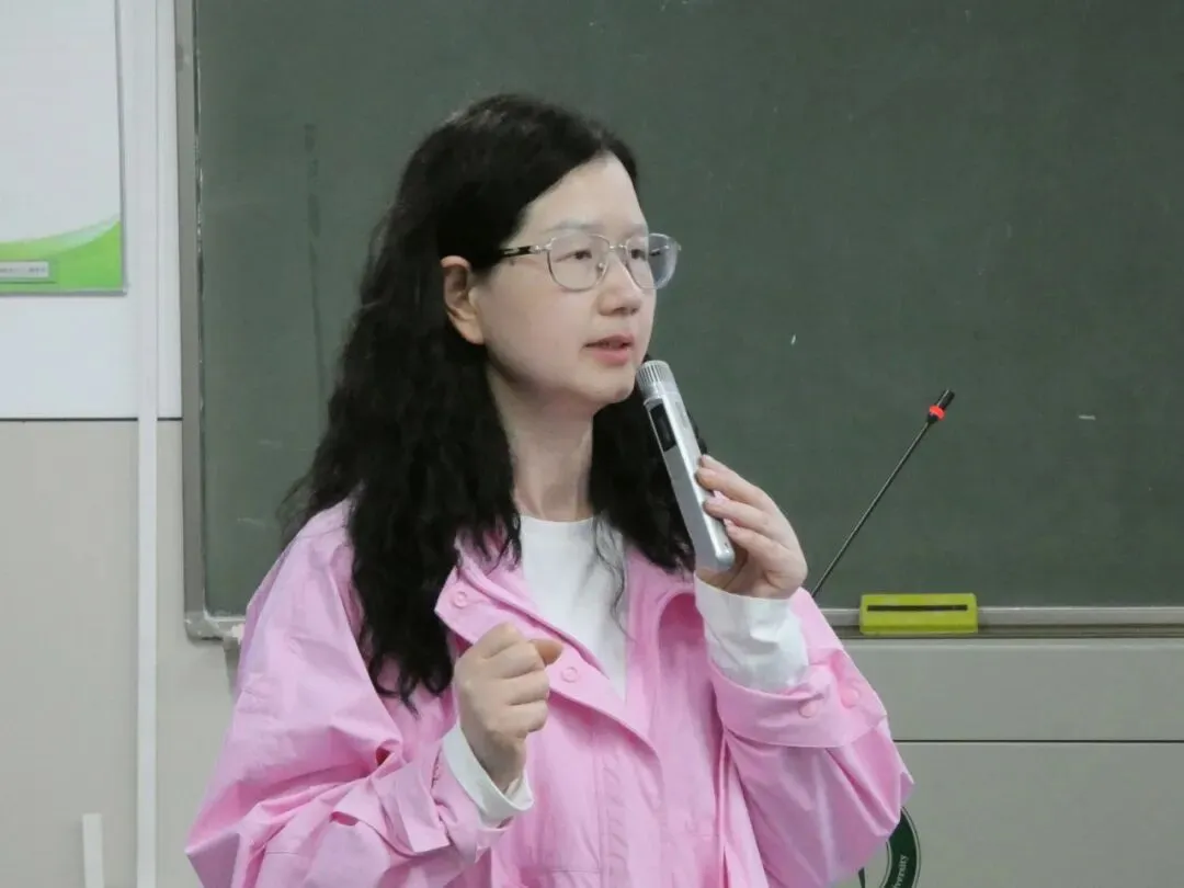 深耕社交营销 解锁 AI 种草新玩法—— 微思敦联合创始人徐伟校园分享纪实