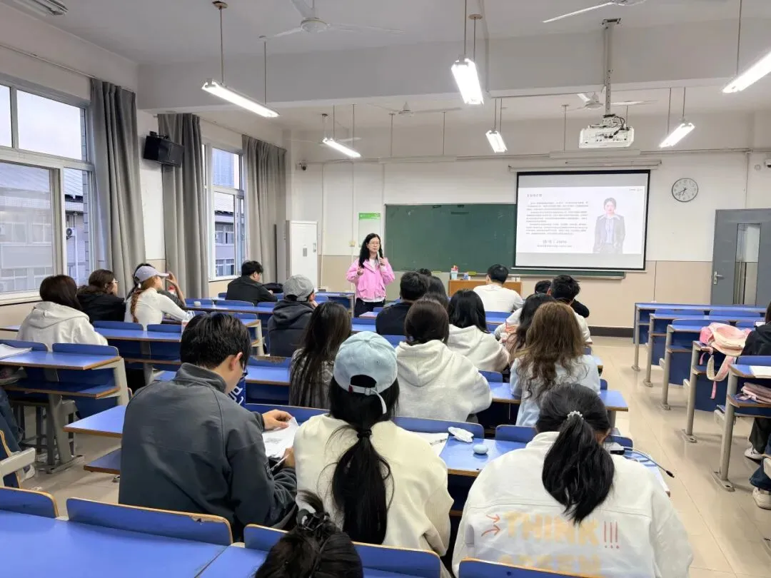 深耕社交营销 解锁 AI 种草新玩法—— 微思敦联合创始人徐伟校园分享纪实