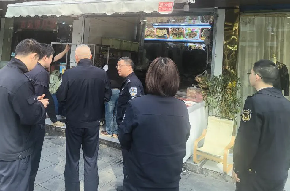 城南市场监管所联合多部门开展特色烧烤门店专项检查