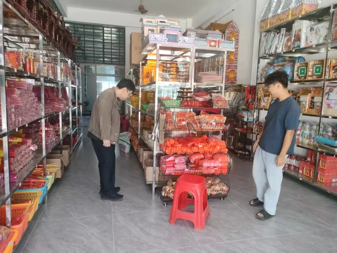 琼中黎族苗族自治县市场监督管理局开展清明节前殡葬行业检查