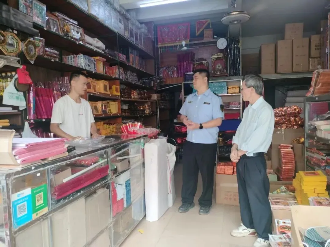 琼中黎族苗族自治县市场监督管理局开展清明节前殡葬行业检查