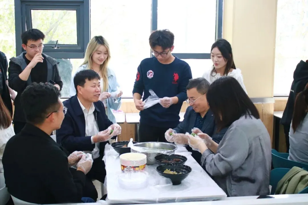 青团承春意 巧手忆清明——数字营销学院开展清明主题青团制作活动