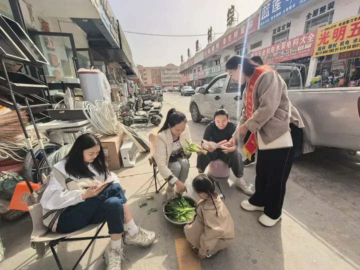 法治春风入市场 暖心服务护商行 —— 青松路街道司法所赴川粤建材开展法律援助宣传活动