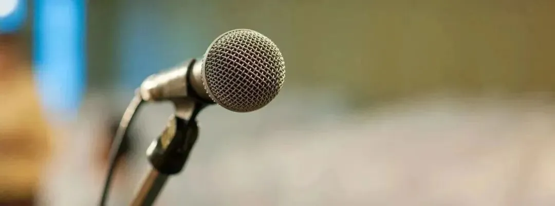 广东佛山一家鸡煲店爆火后,老板“反向营销,开小号自黑只为休息:踩雷,好难吃,吃了会拉肚子,都别来!老板直呼:有命赚没命花