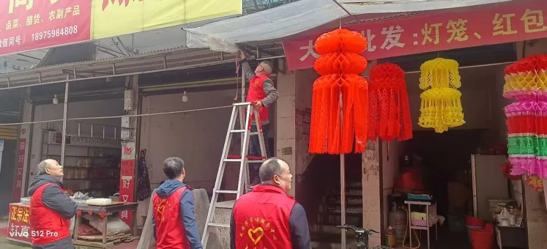 武冈市场整治,拆雨棚、治占道…