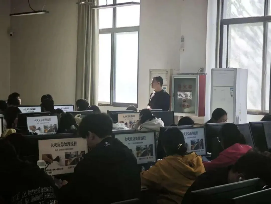 信息工程学院开展计算机实验室安全知识培训