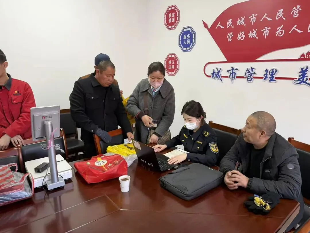 第九师白杨市市场监督管理局上门服务进一六一团 便民举措暖民心