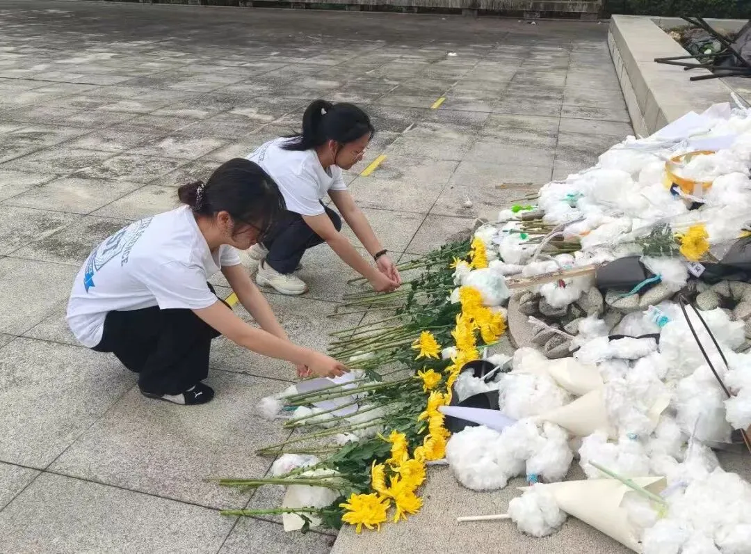 计信资讯 | 我院2025级计算机科学与技术第二团支部开展“缅怀革命先烈,传承红色薪火”主题团日活动