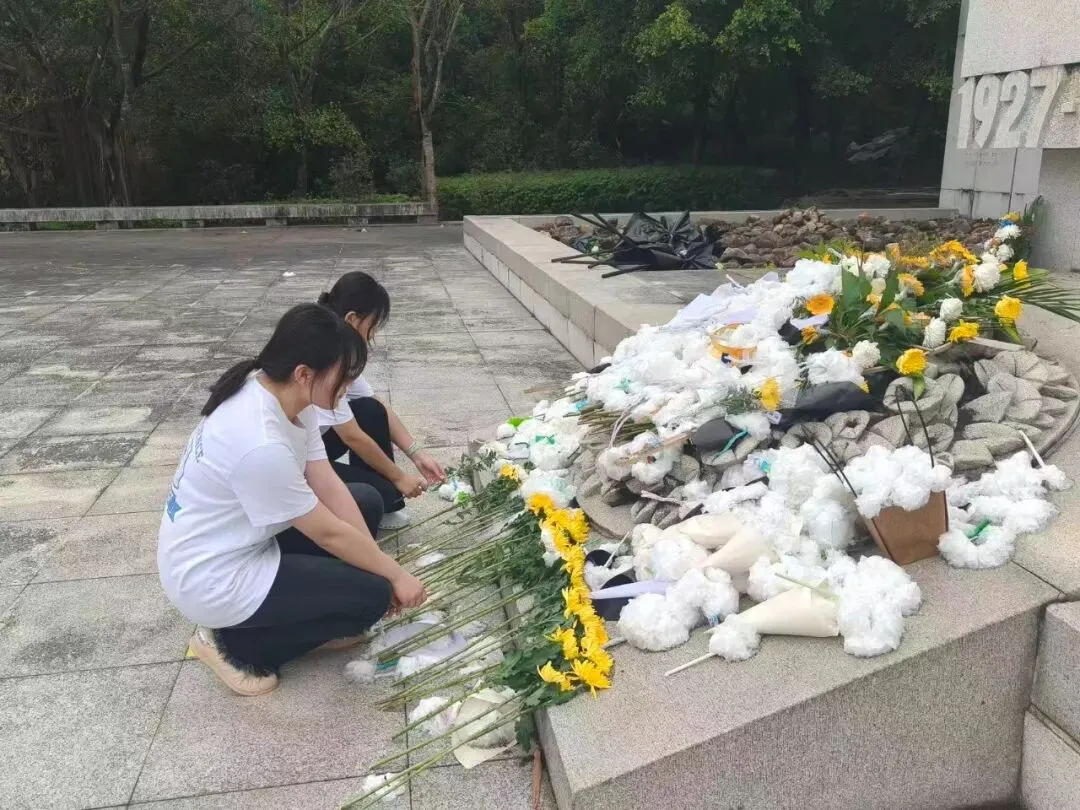 计信资讯 | 我院2025级计算机科学与技术第二团支部开展“缅怀革命先烈,传承红色薪火”主题团日活动