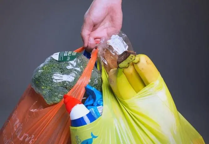 调料市场早餐车上的“隐形杀手”!塑料袋遇热变软,你中招了吗