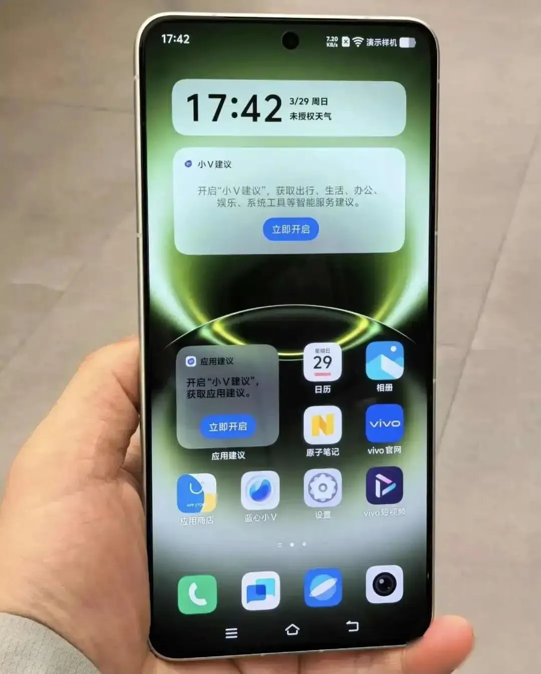 手机市场缩到四款真旗舰,参数战停了,体验成硬指标,用户终于不用再猜哪台不翻车