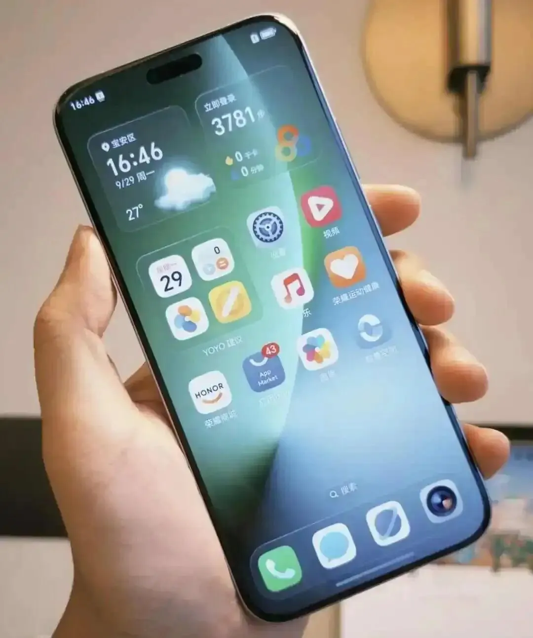 手机市场缩到四款真旗舰,参数战停了,体验成硬指标,用户终于不用再猜哪台不翻车