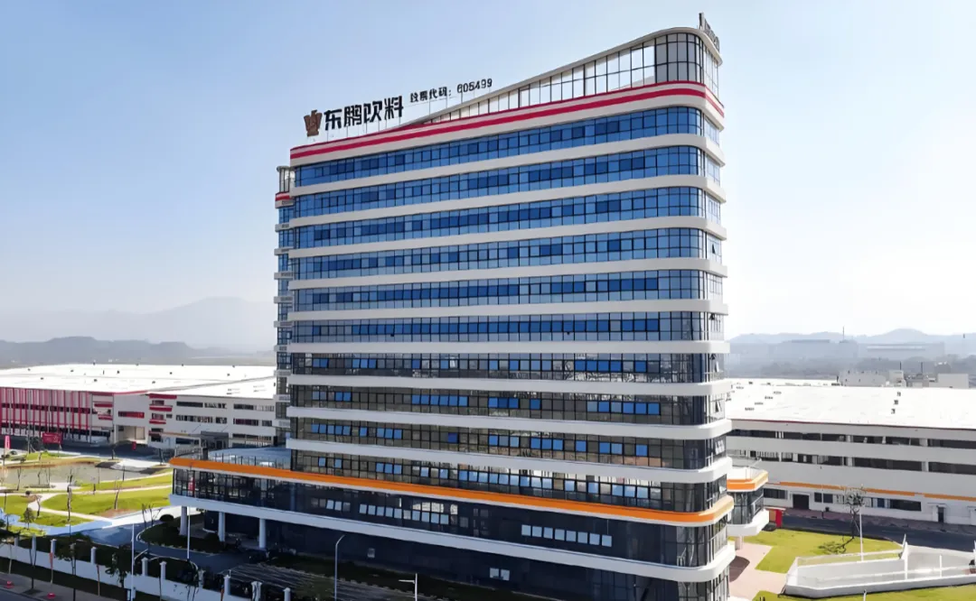 押宝张雪机车,东鹏赢麻了的背后,是整个营销圈的 “没活”