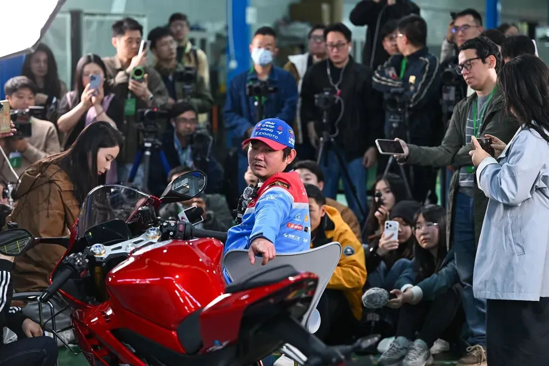 年营销费不到10万,WSBK双连冠碾压杜卡迪:张雪做对了什么?