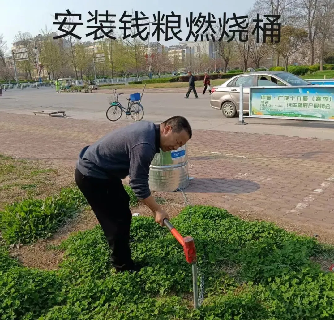 清明寄思,安全为先|广饶金田市场在装饰材料城路口设置绿色祭扫焚烧桶,为市民安全、文明祭扫提供便利