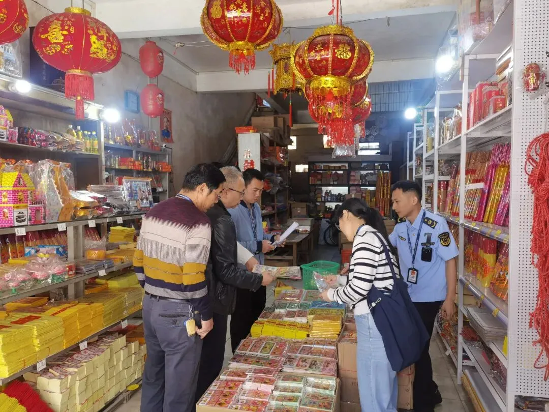 #网络中国节·清明#殡葬用品市场“强监管”守护民生“身后事”——八步区监管局联合多部门开展殡葬用品专项检查