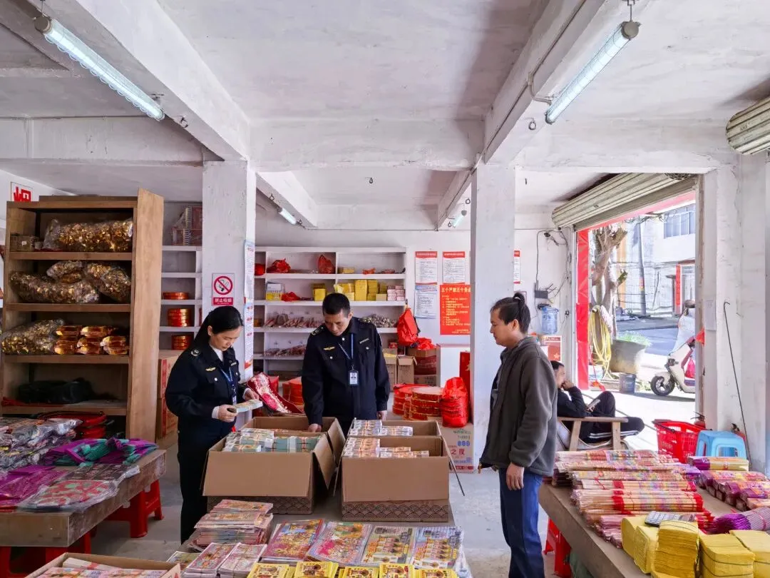 #网络中国节·清明#殡葬用品市场“强监管”守护民生“身后事”——八步区监管局联合多部门开展殡葬用品专项检查