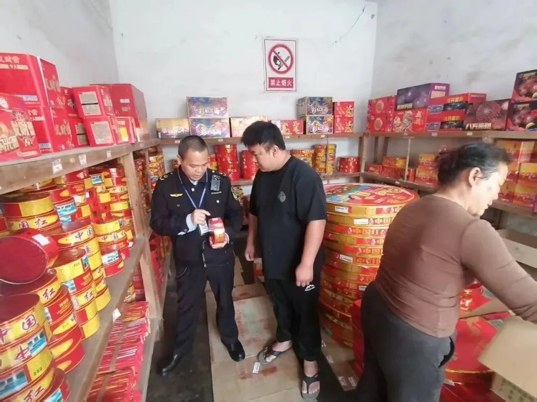 #网络中国节·清明#殡葬用品市场“强监管”守护民生“身后事”——八步区监管局联合多部门开展殡葬用品专项检查