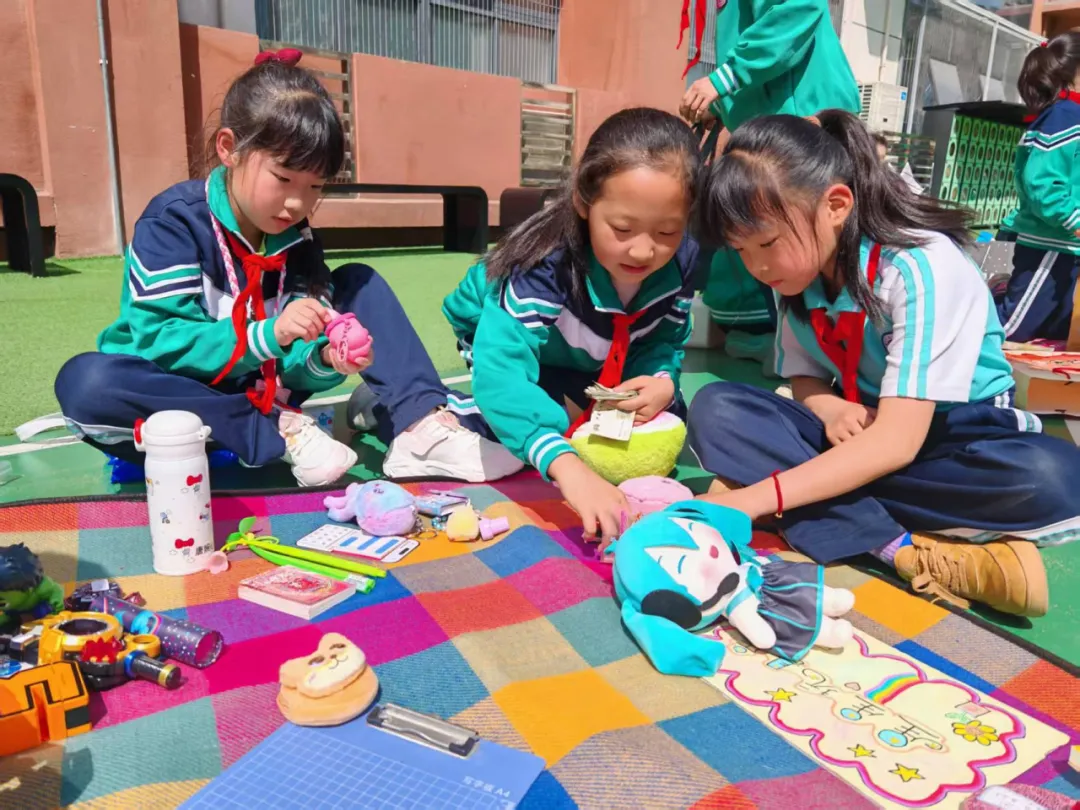 小市场 大成长 ——咸阳市实验学校跳蚤市场活动纪实
