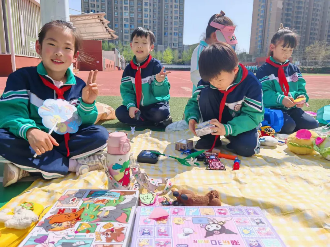 小市场 大成长 ——咸阳市实验学校跳蚤市场活动纪实
