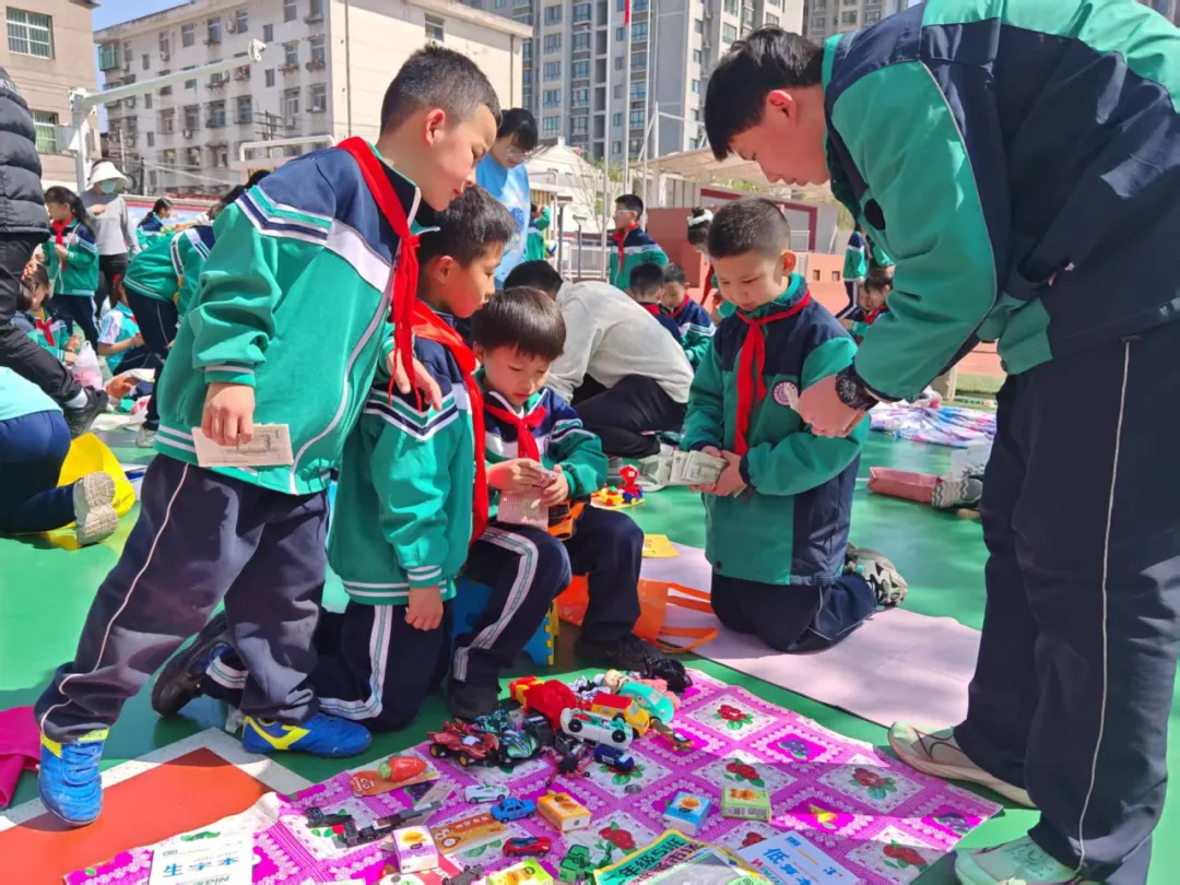 小市场 大成长 ——咸阳市实验学校跳蚤市场活动纪实