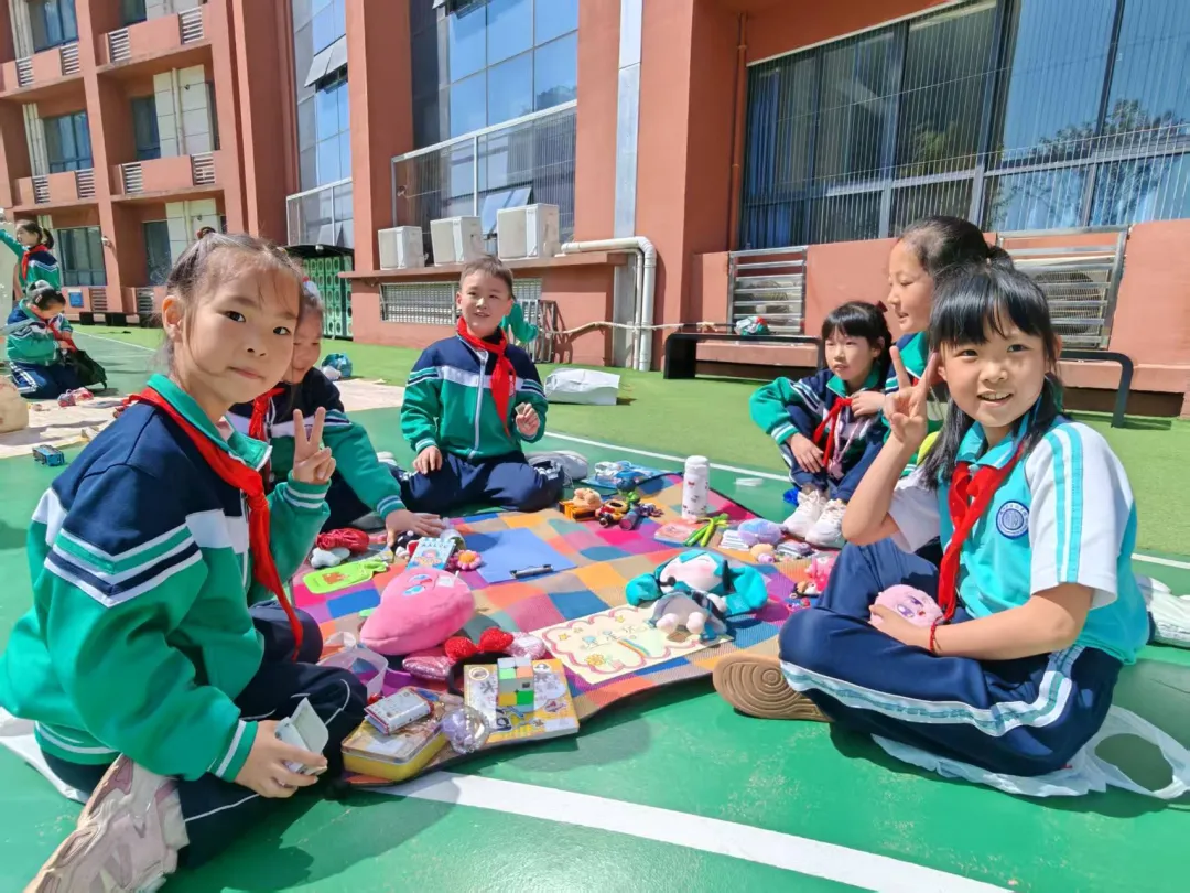 小市场 大成长 ——咸阳市实验学校跳蚤市场活动纪实