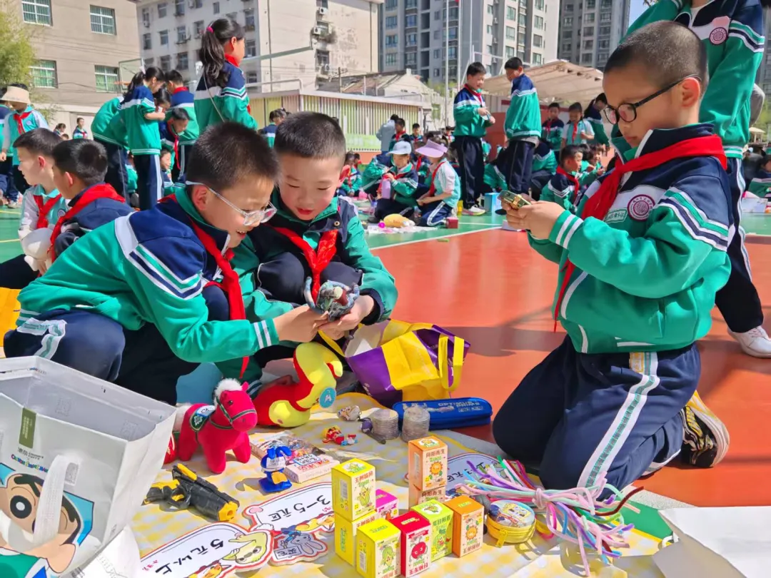 小市场 大成长 ——咸阳市实验学校跳蚤市场活动纪实