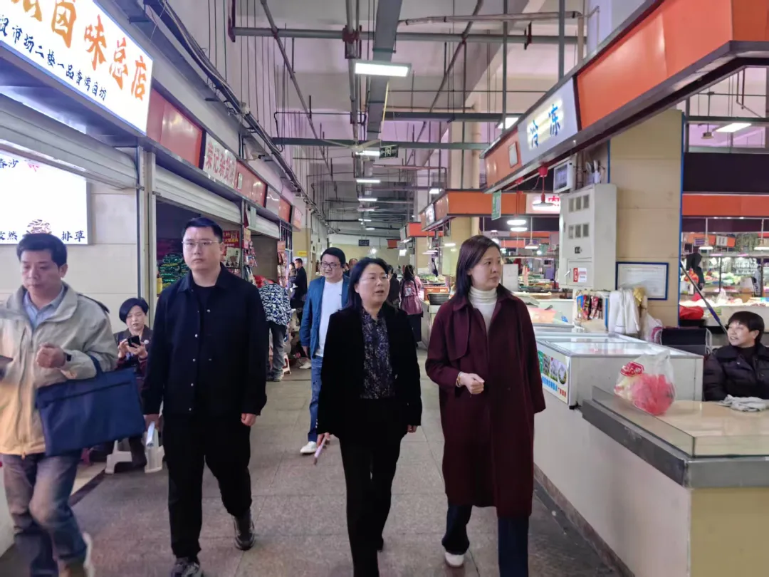 市商务局调研中心城区农贸市场常态长效创文与督导节前安全生产