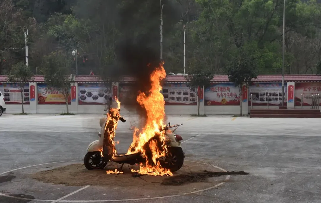 县消防、市场监管联合开展“3·15”消防产品辨真假特别访谈网络直播活动