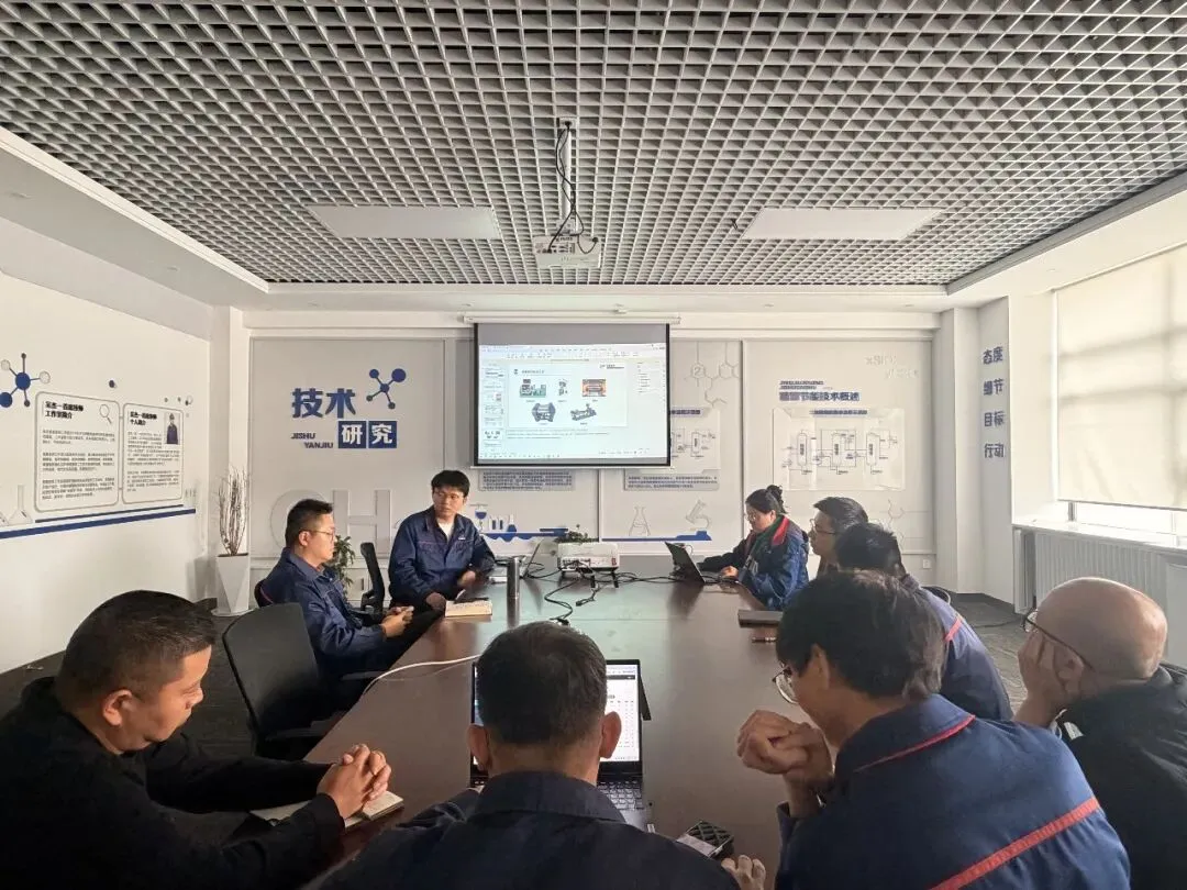 【动态】强化技术赋能 深耕技术营销——云能硅材营销中心常态化开展产品技术培训