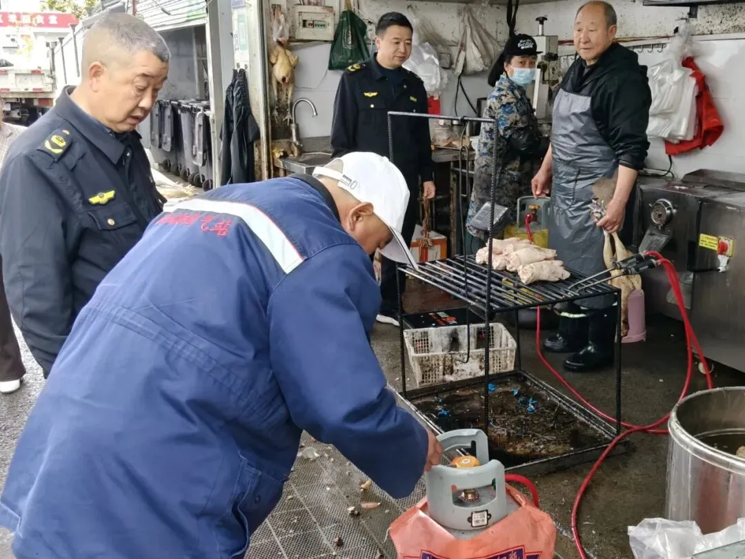 兴山县市场监管局开展燃气安全隐患排查工作