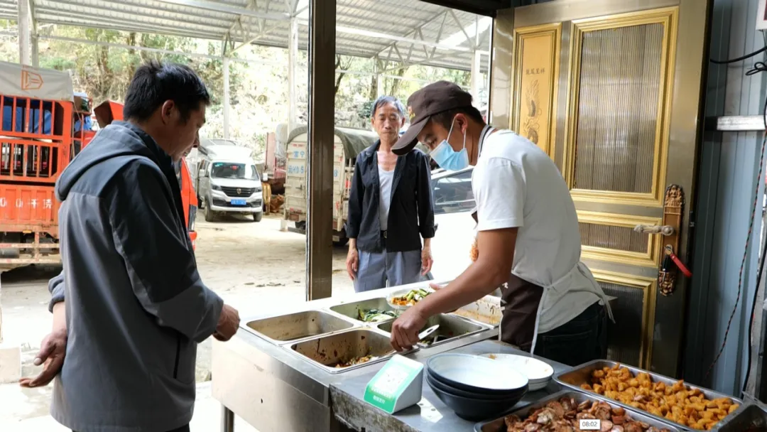 广南牛市:市场交易的肉牛达500头至600头 年交易金额可达4000万元