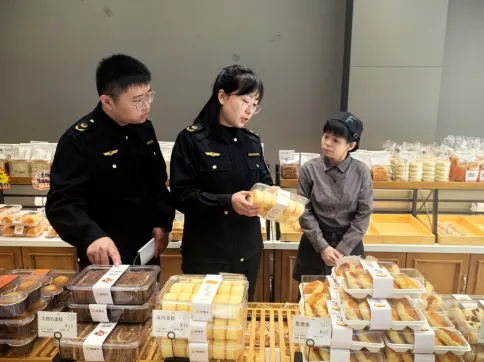 鹤岗市市场监督管理局深入企业走访调研 精准开展商标服务与政策建议征集工作