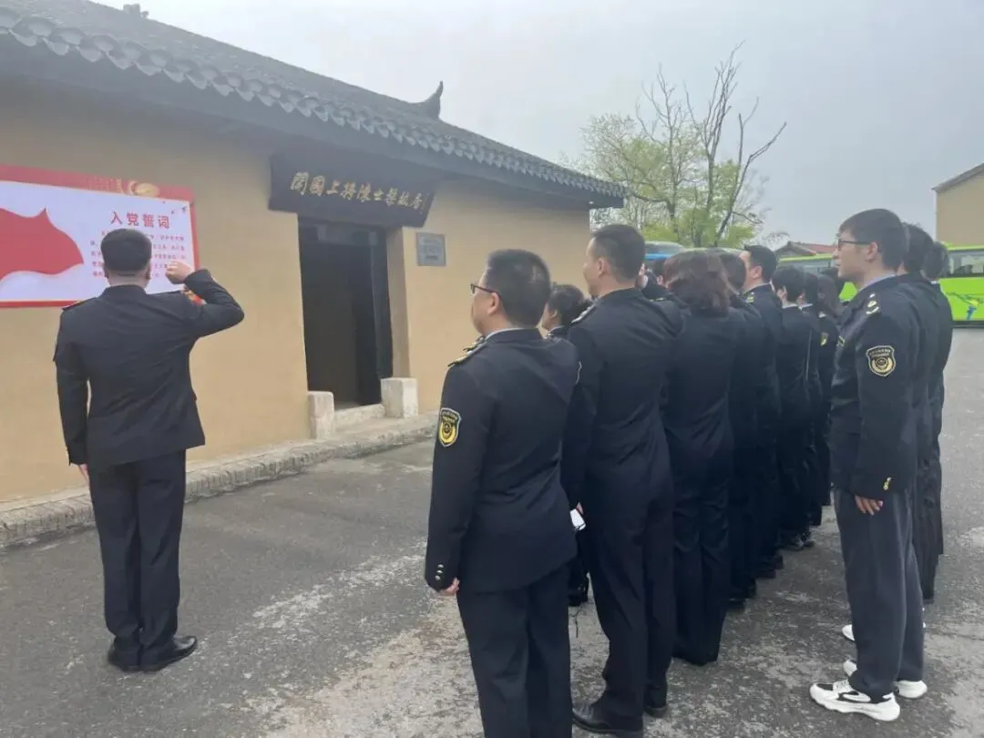 清明祭英烈 初心铸忠诚——市市场监管局三支部联合开展主题教育活动