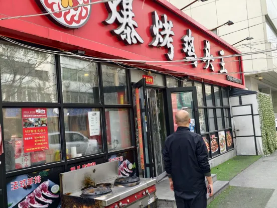 【直播生活 星耀社区】和平区南市场街道和平新村社区:节前排查液化气安全 筑牢商户安全防线——守护清明平安底色 织密社区安全防护网