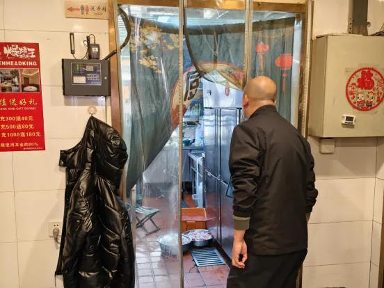 【直播生活 星耀社区】和平区南市场街道和平新村社区:节前排查液化气安全 筑牢商户安全防线——守护清明平安底色 织密社区安全防护网