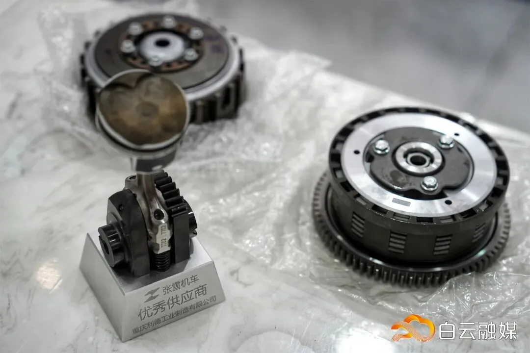 张雪机车“一战封神”,有广州这个摩配市场的硬核助攻→