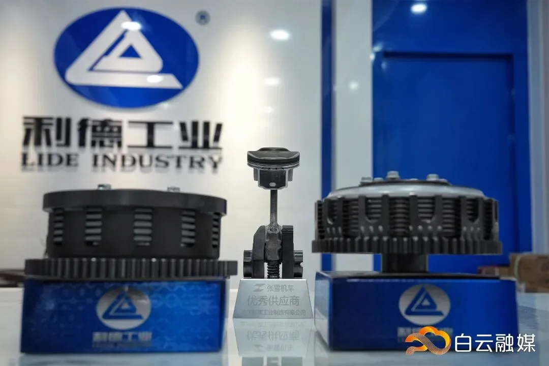 张雪机车“一战封神”,有广州这个摩配市场的硬核助攻→