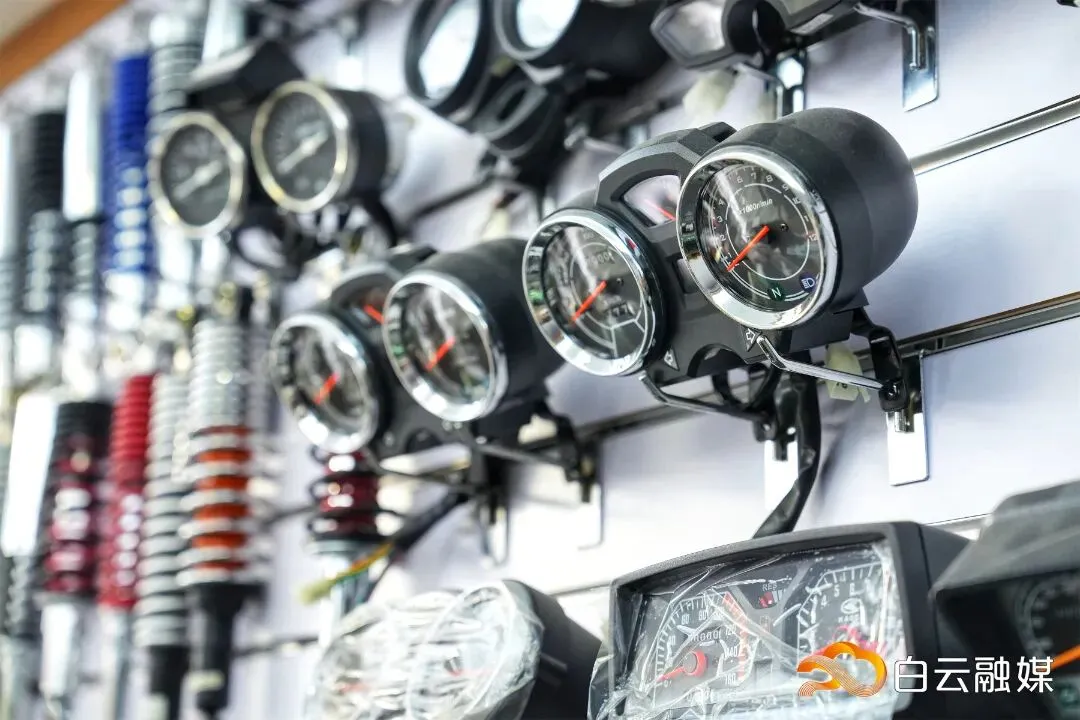 张雪机车“一战封神”,有广州这个摩配市场的硬核助攻→