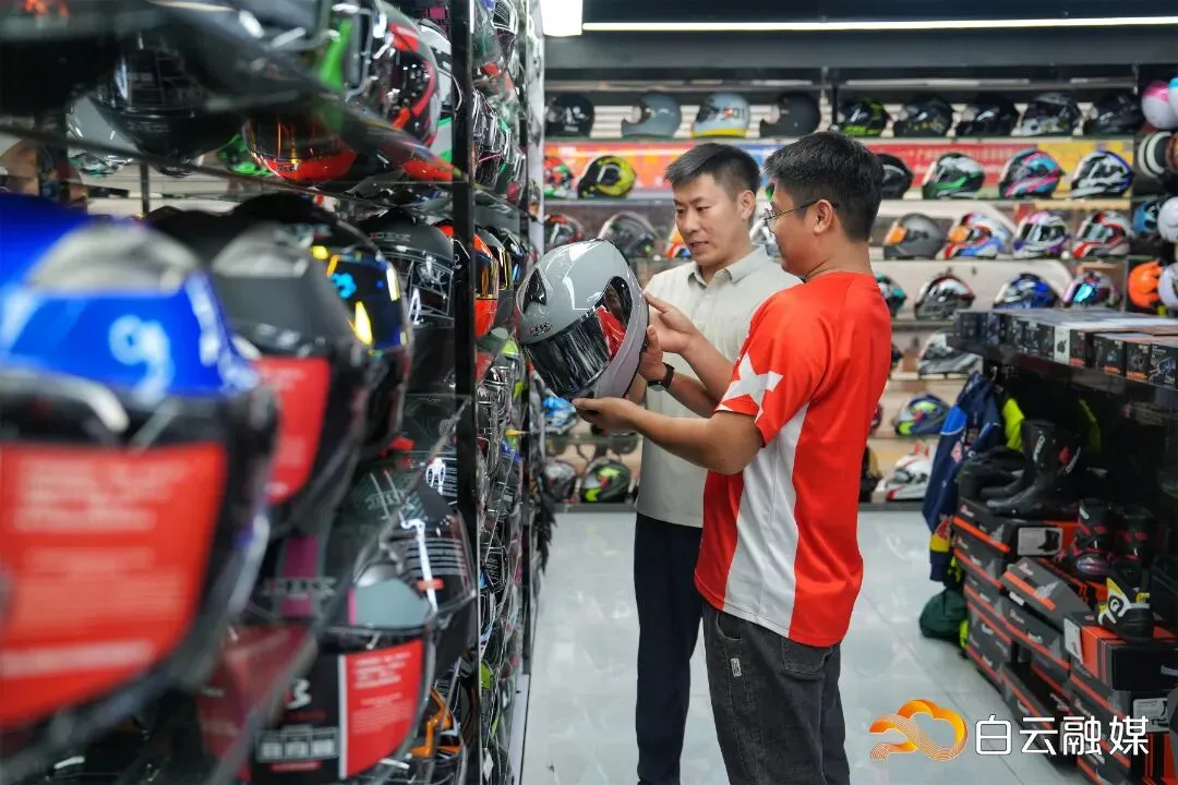 张雪机车“一战封神”,有广州这个摩配市场的硬核助攻→