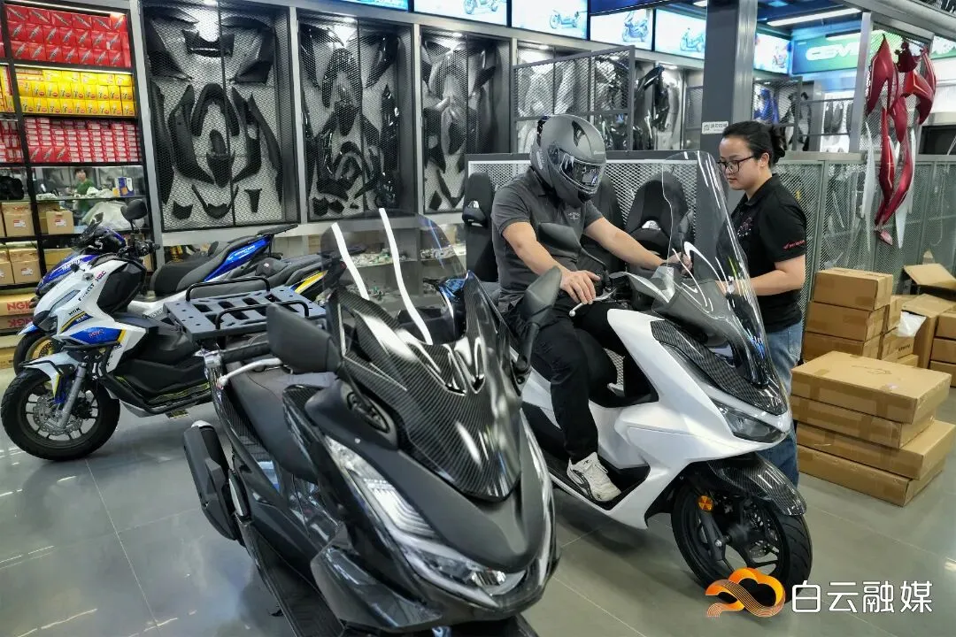 张雪机车“一战封神”,有广州这个摩配市场的硬核助攻→