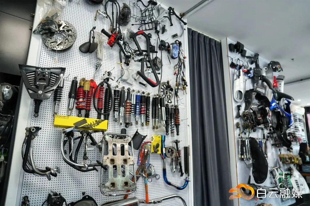 张雪机车“一战封神”,有广州这个摩配市场的硬核助攻→