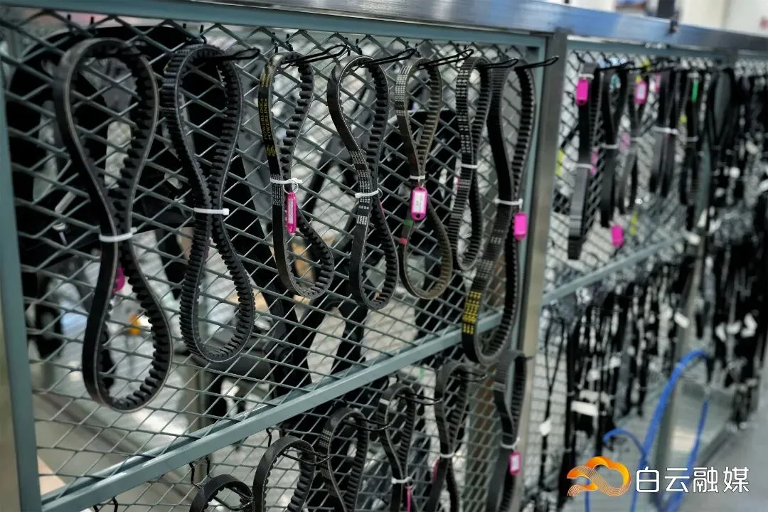 张雪机车“一战封神”,有广州这个摩配市场的硬核助攻→