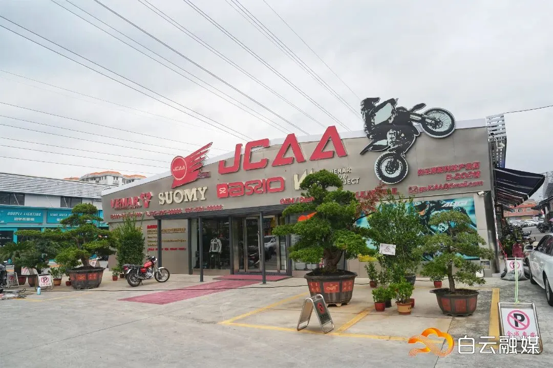 张雪机车“一战封神”,有广州这个摩配市场的硬核助攻→