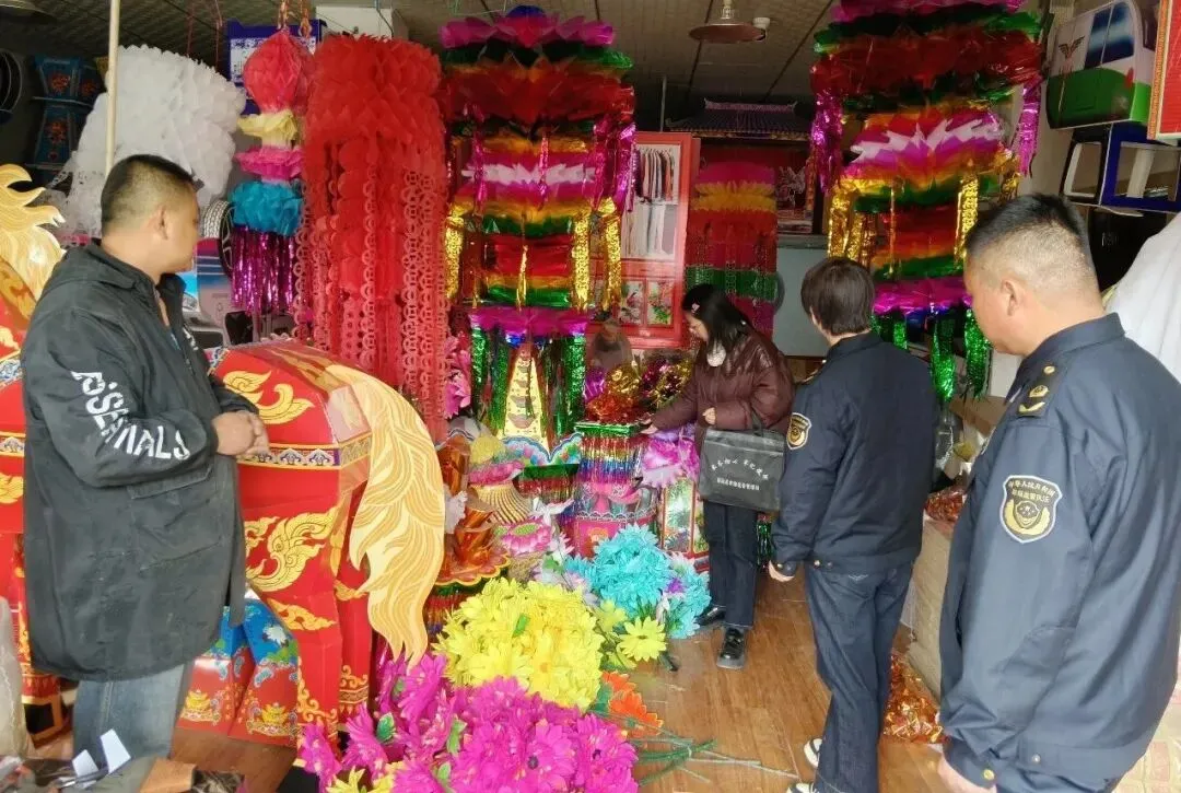 【基层动态】规范殡葬市场 树立文明新风——八里铺镇市场监督管理所开展清明节前殡葬用品专项检查