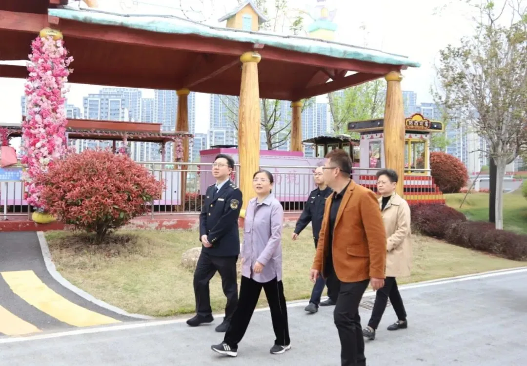 淮南市副市长陆晞率队督查节前市场监管工作