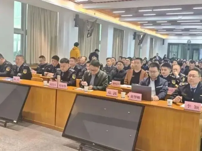 市市场监管局召开警示教育培训暨全市特种设备安全监察工作座谈会